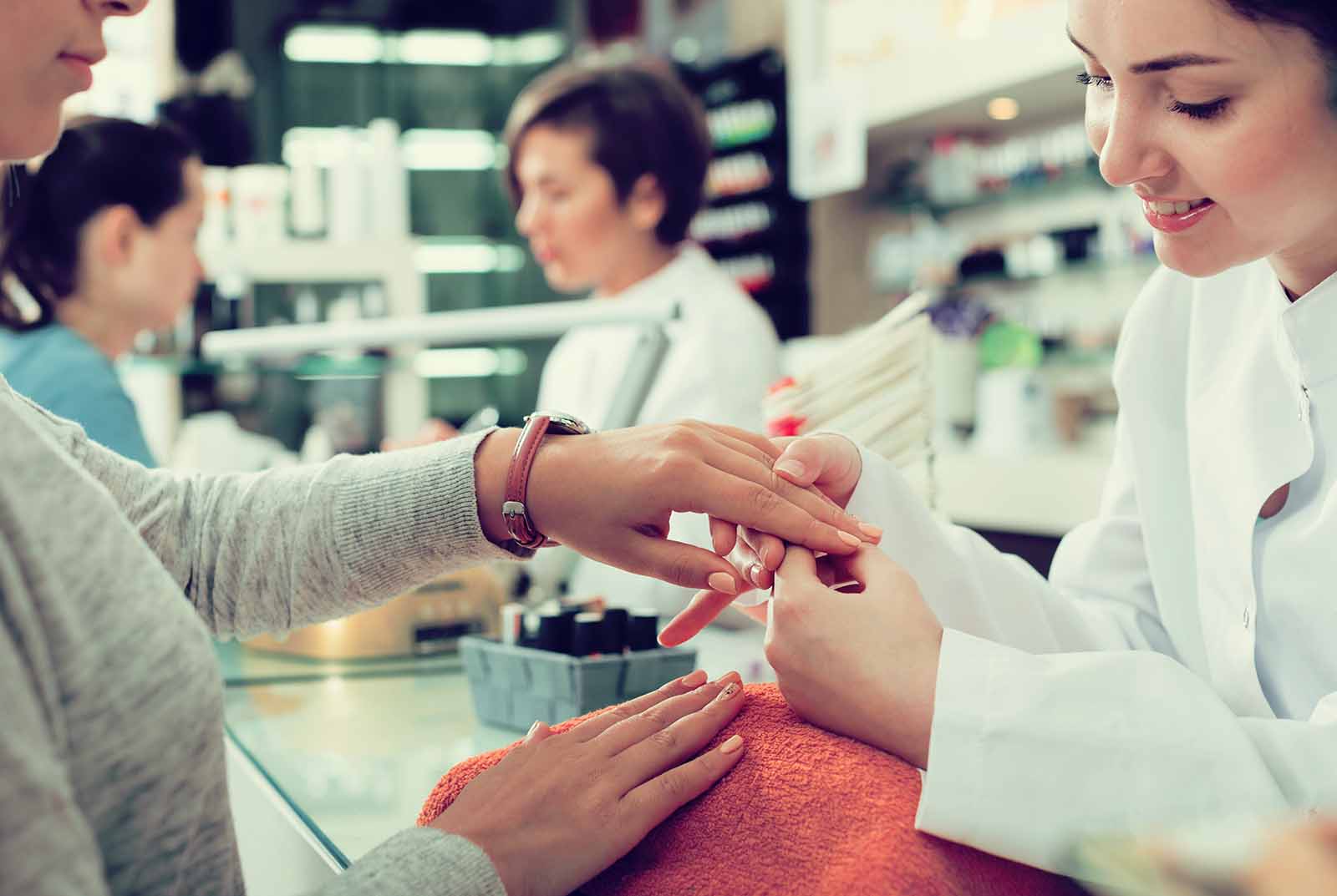 The 7 Best Certified Nail Technician Courses Online