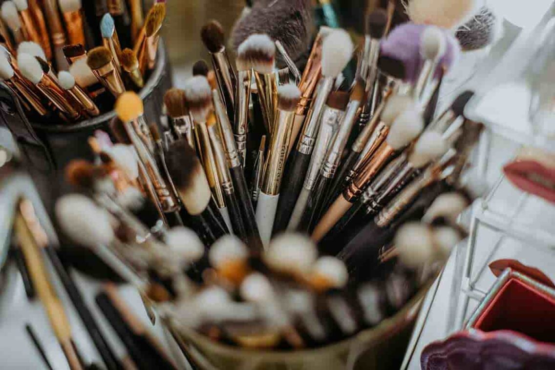 7 Top Rated Professional Makeup Brushes On Amazon