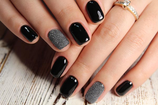 simple nail designs for short nails - Accent Nail Manicure